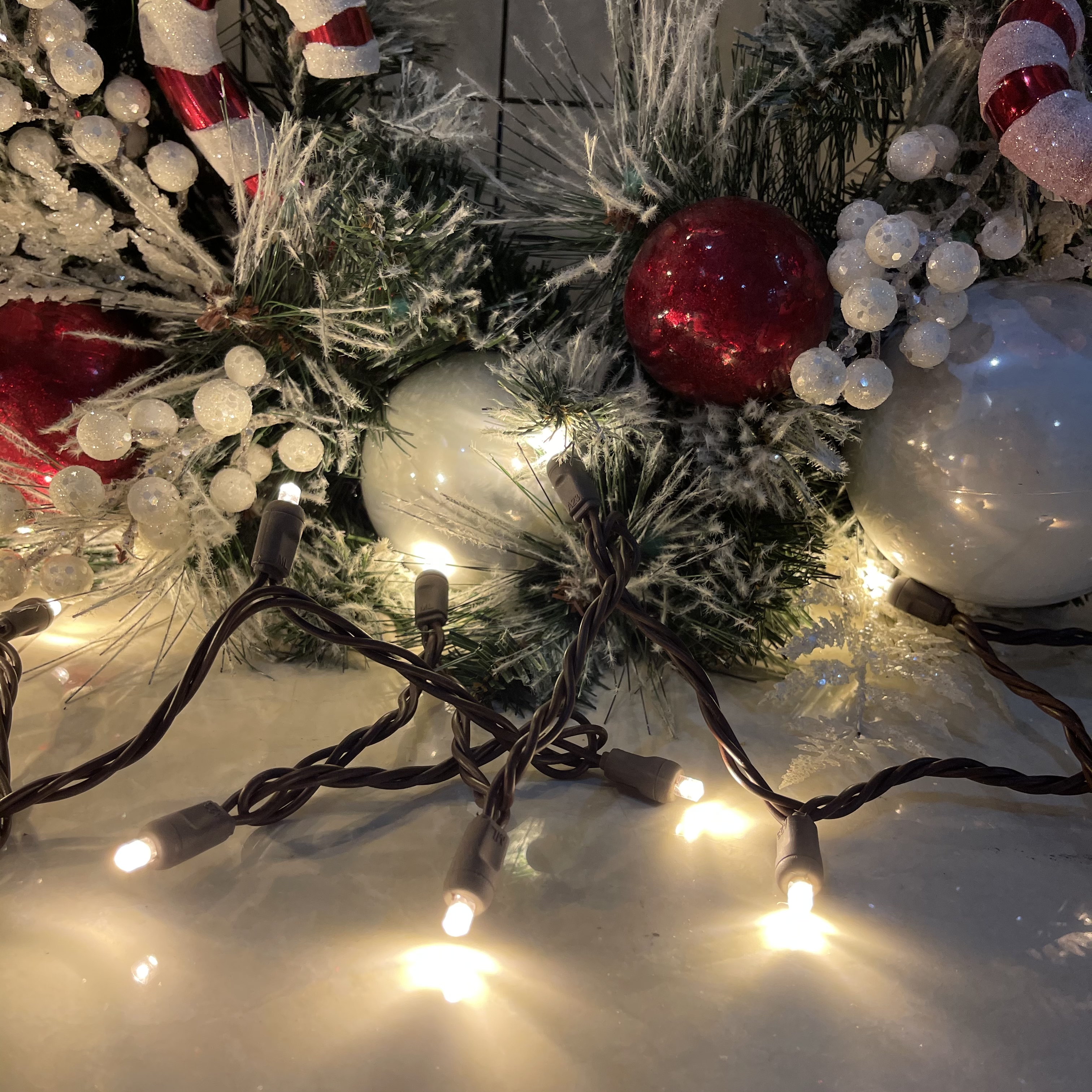 الفرق بين الأضواء الخيطية والأضواء الخيالية